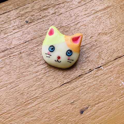 猫ブローチ【イエロー＆オレンジ】