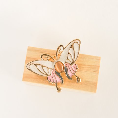 『春のピンク蝶々🦋のブローチ』