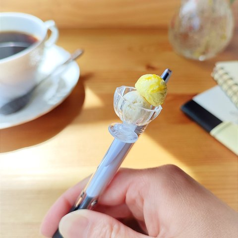 やっぱり2段重ね!!喫茶店のアイスクリームペン(レモン) ミニチュアフード ボールペン