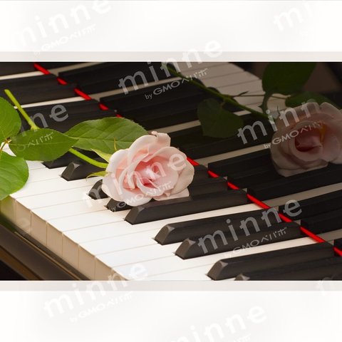 ピアノにバラ