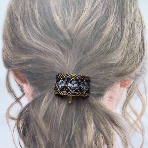 インド刺繍リボン　ポニーフック　ネイビー　ヘアアクセサリー