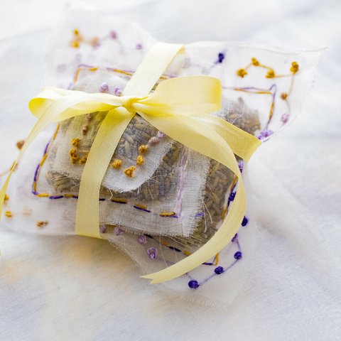 リネン刺繍糸で作るラベンダーのサシエの制作キット＿黄色のリボンで