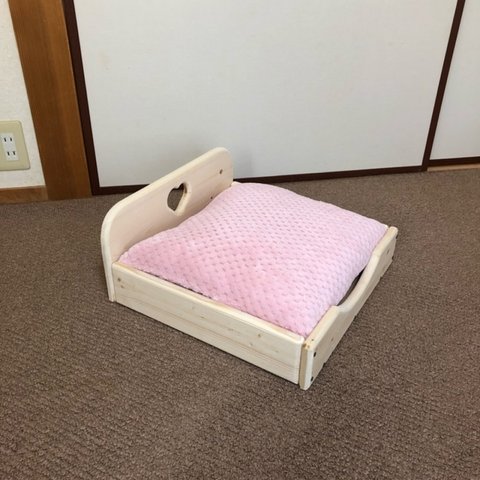 ペットベッド（低）　ドッグ小型犬猫用木製ベッド（クッション付き）