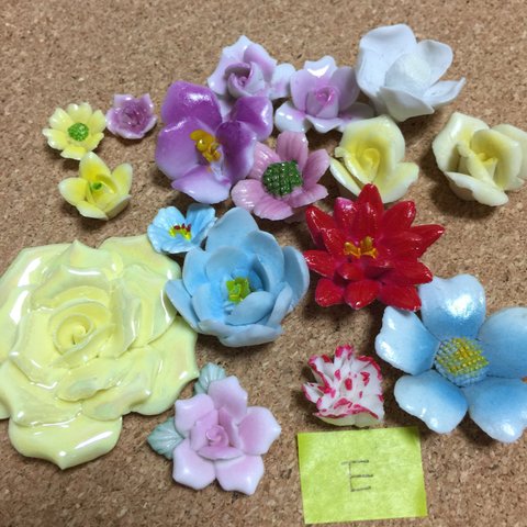 【陶器のお花E】貼り付けパーツなどにいかがですか？