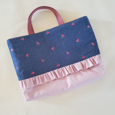 ピンクのさくらんぽ刺繍🍒デニム風×くすみピンク　入園入学　フリル　レッスンバッグ　女の子　入園入学　通園通学