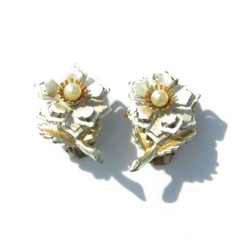 60s Vintage flower motif earrings