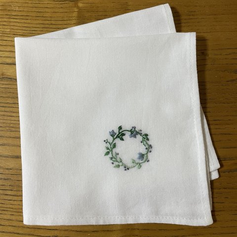 リース刺繍入り　ハンカチ布巾　ブルーグレー