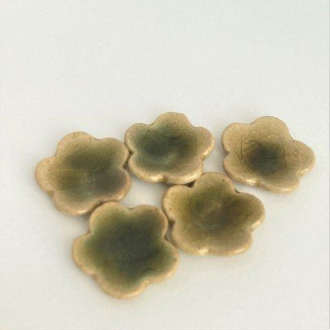 ミニチュア　陶器　花の皿　黄緑