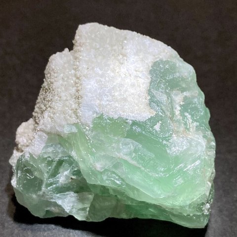 カルサイト結晶共生✨　フローライト　蛍石　ラフストーン　原石