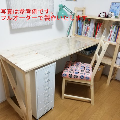 IKEAの家具をアレンジした学習机　※写真は参考です。IKEAのシェルフをアレンジし、机部分を追加で作成した学習机です。※フルオーダーの受注生産品です。