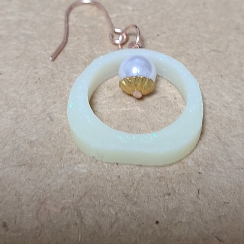 レジンピアス