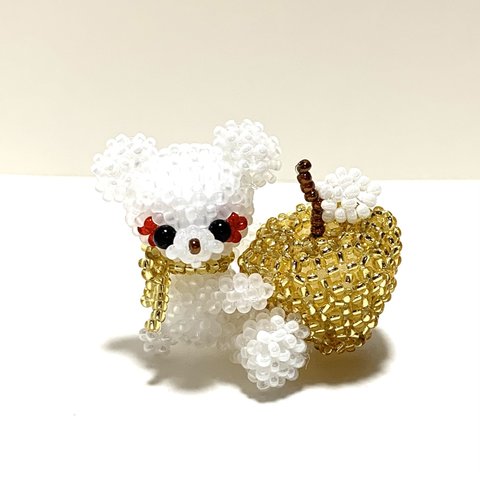 白くまちゃんと金色のりんご　ビーズドール　ビーズ細工　Amigurumi handmade bead doll ハンドメイド　編みぐるみ　あみぐるみ　bear & apple