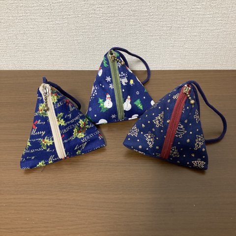 SALE❣️新柄⛄️クリスマス　三角ポーチ　柄違い3枚セット