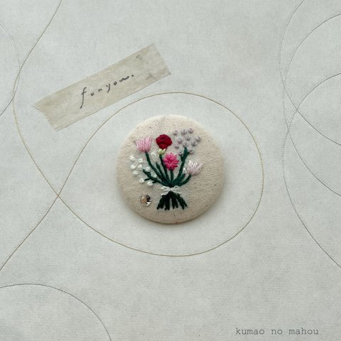 刺繍ブローチ　-くまを。からの花束-