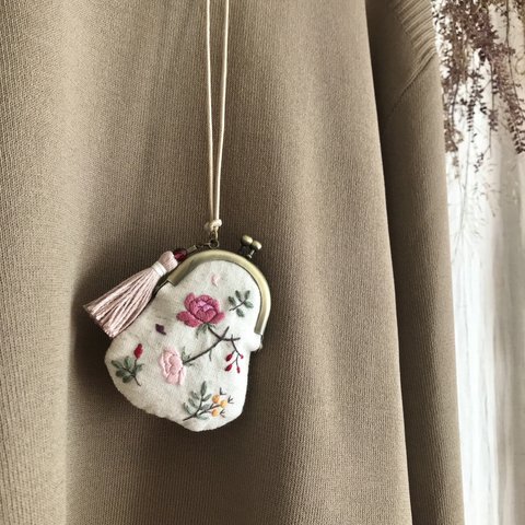 オータムローズ刺繍の小さながま口/アンティークピンクのバラ