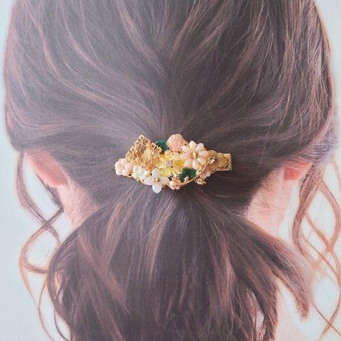 お花たっぷりのフラワーガーデンヘアクリップ(グリーンベージュ)