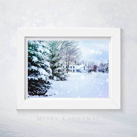 雪化粧をまとう温もりの家、クリスマスを彩る静寂の風景、穏やかな冬の記憶 ポスター 2L A5 A4 A3 B3 A2 B2 A1 サイズ ウィンター 風景 写真 海外 インテリア