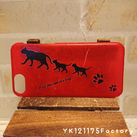 【SALE】赤漆風／黒猫のスマホケース(和紙＋α)