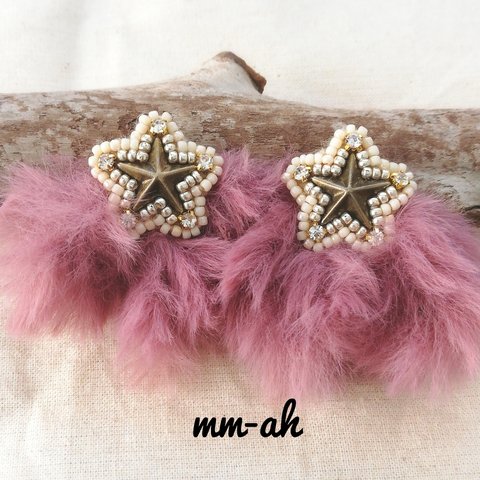 星のスタッズ刺繍＊フェイクファーピアス#くすみピンク