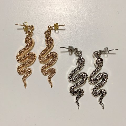 snake ピアス・イヤリング