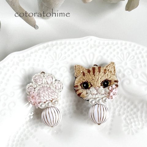 猫と肉球❤︎キジトラ【刺繍ピアス/イヤリング】