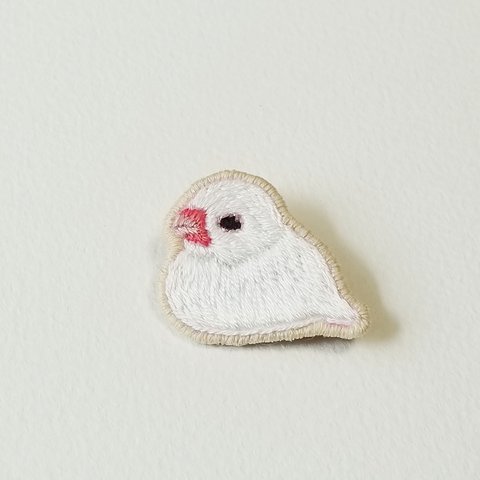 白文鳥の刺繍ブローチ