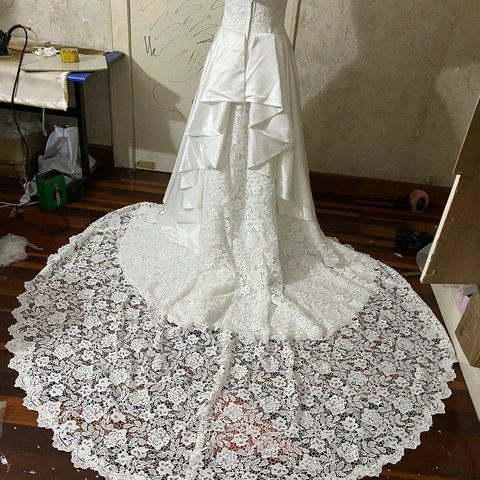 高品質！ウエディングドレス オフホワイト オフショル 3D立体レース刺繍 結婚式/披露宴/挙式