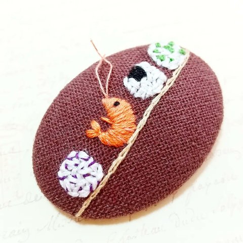 エビ おむすびころりん 刺繍ブローチ