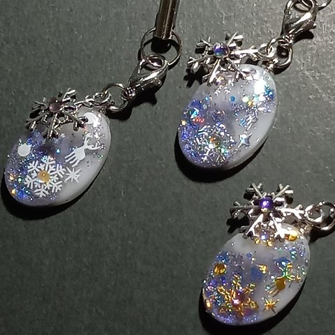 [レジン作品]銀雪の雪花ストラップ兼マスクチャーム