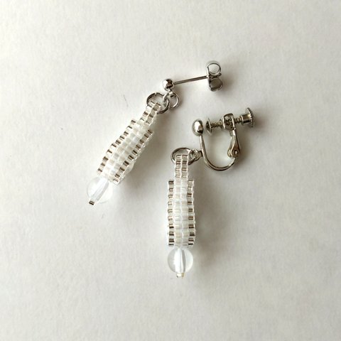 パールホワイト×シルバーのステッチイヤリング/ピアス