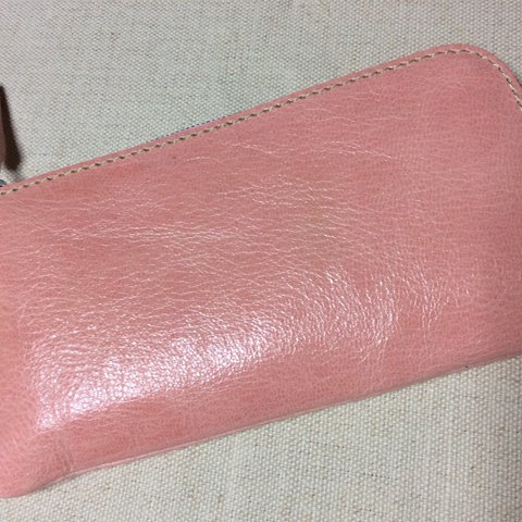 不規則な光沢感ゴード素材薄型ＬF長財布 桜ピンク