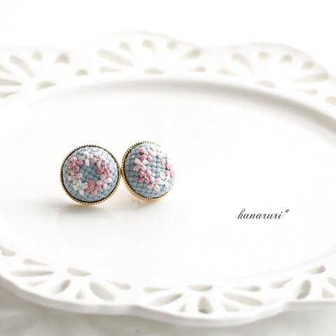 刺繍のイヤリングorピアス《桜・リース》