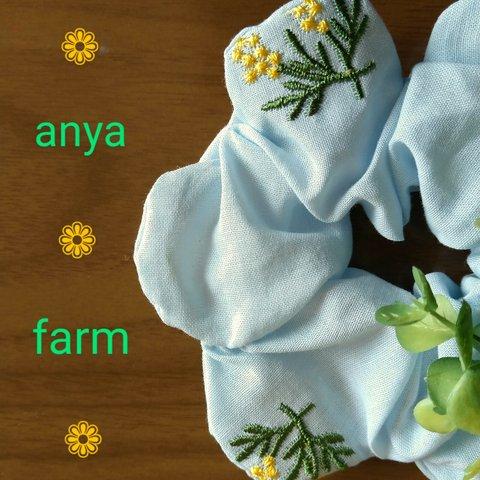 お花のシュシュ ミモザ刺繍入り 水色 送料込み |anyafram-プチプラハンドメイドアクセサリー