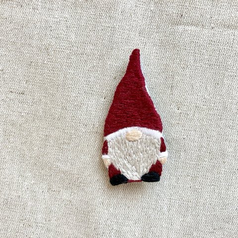 トムテ刺繍ブローチ②