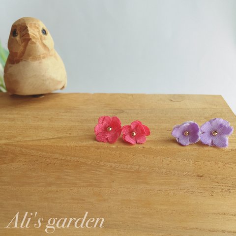 sale！mini flowerのぷっくりピアス／イヤリング