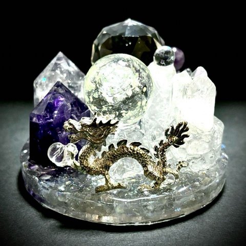✨宇宙の光✨宝水晶を掴む龍✨オルゴナイト✨ラブラドライト✨アメジスト✨水晶✨