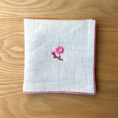気品あふれる梅の花＊手刺繍リネンハンカチ