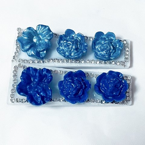 【2つで1セット】青いお花とシルバーキラキラチェーンのヘアクリップ 水色 ブルー