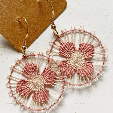 ❁ レース刺繍のアクセサリー ❁ ( Mサイズ )