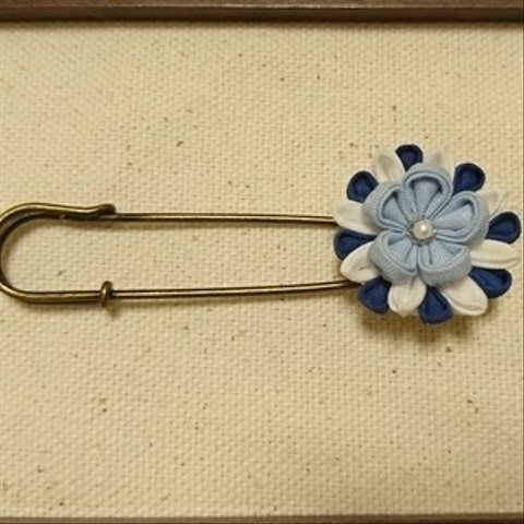 つまみ細工 冬の花のストールピン