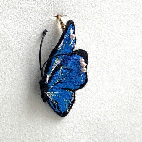Morphoモルフォ青い蝶の揺れるポニーフック　春ヘアーアクセサリー刺繍髪飾り