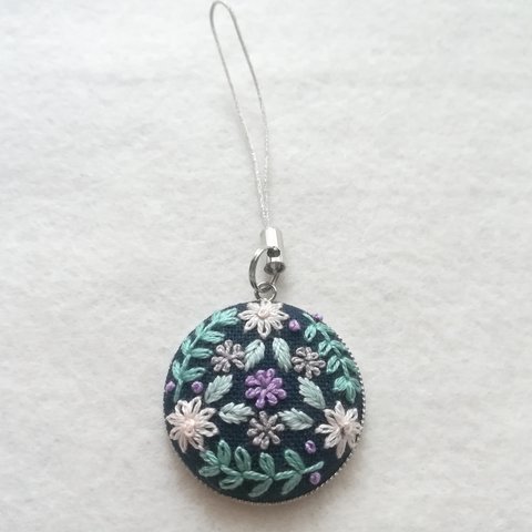 刺繍フラワーストラップ✿flower strap (navy)