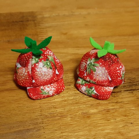 ＜受注制作＞ヘタ付きイチゴ🍓キャップ