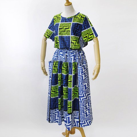 カンガのセットアップ フレアブラウス＆ヨーク・スカート｜アフリカ布 カンガ アフリカンファッション