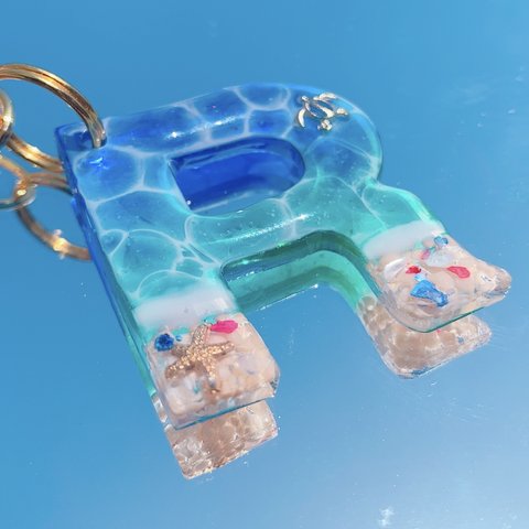 海 レジン 水面 アルファベット イニシャル キーホルダー♪