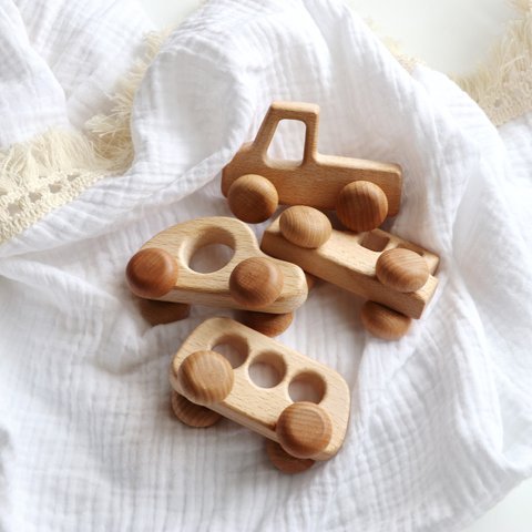 木製のくるま　木のおもちゃ　知育玩具