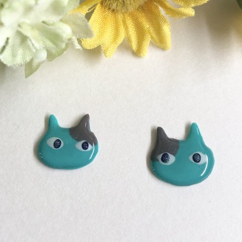 きょろきょろチョコミント猫ちゃんピアス