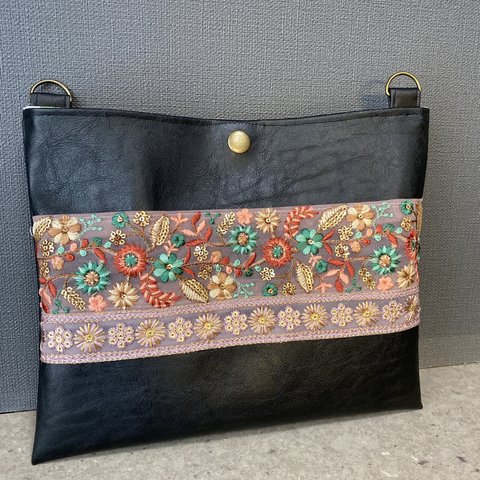 インド刺繍リボンショルダーバッグ　クラッチバッグ　ショルダーバッグ　ハンドメイド　インド刺繍リボン