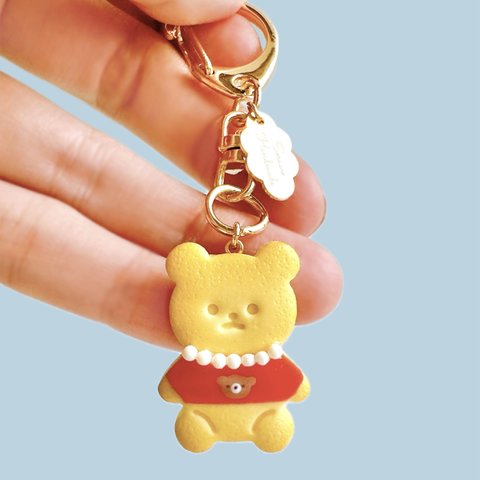 くまTシャツがお気に入りのくまちゃん／キーホルダー・ブローチ🧸🎈アイシングクッキー フェイクスイーツ くま ミニチュアスイーツ