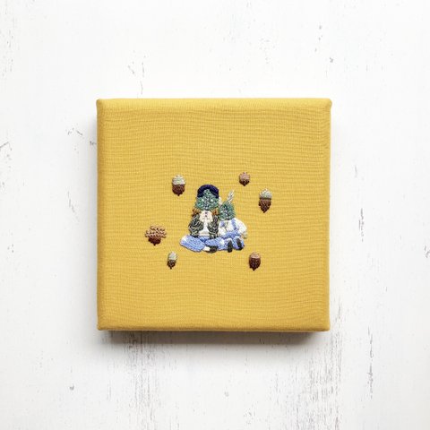 刺繍ファブリックパネル【葉っぱのお面】